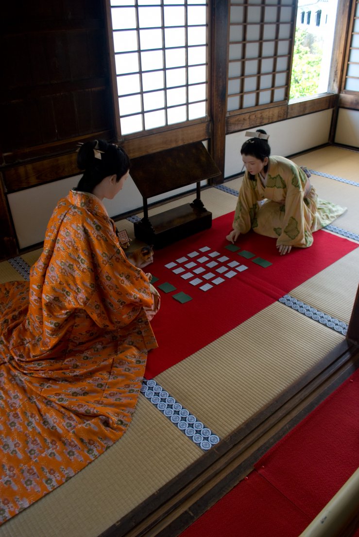 Wax figures dressed in traditional japanese costumes playing a game of cards, Himeji Castle #008, 08 août 2011