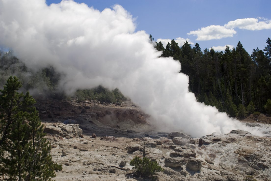 Steamboat Geyser pouring steam after the erruption of the 31th of july 2013