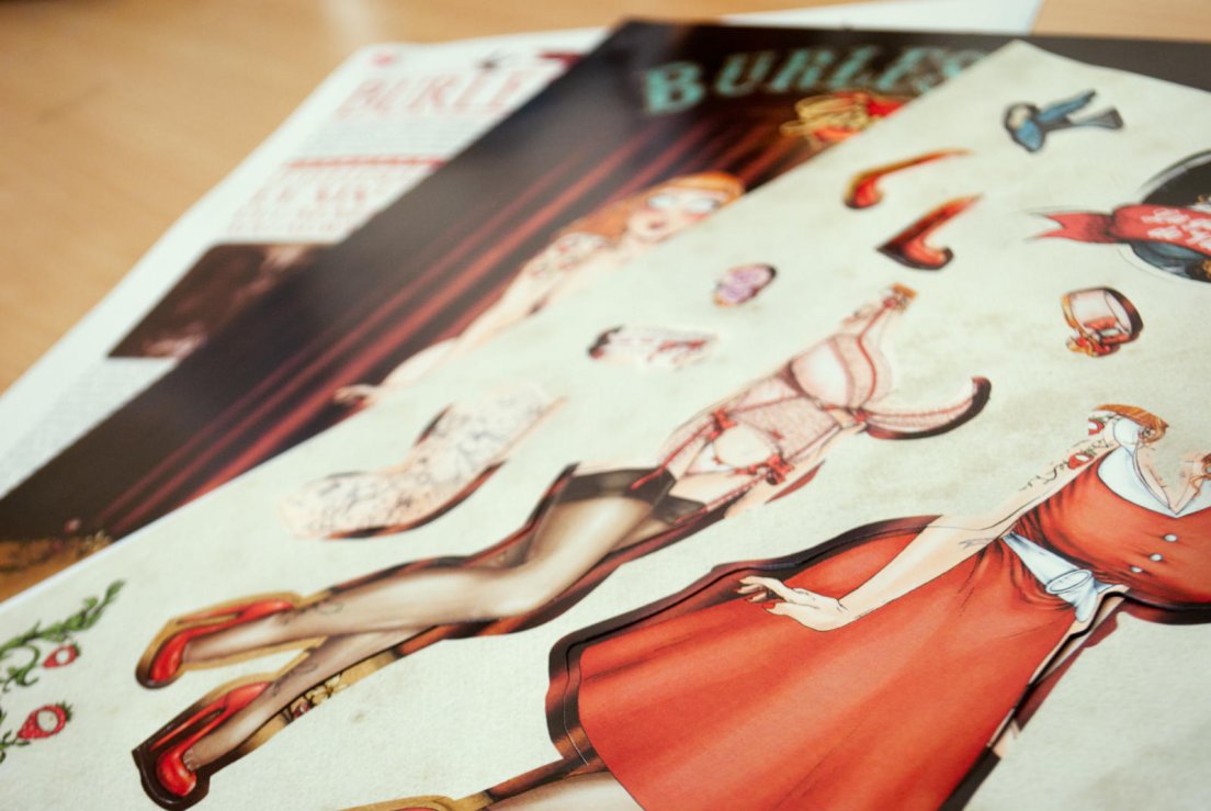 Dossier de presse Burlesque Girrrl avec une paperdoll et sa garde-robe magnétisée, july 2012 Dossier de presse Burlesque Girrrl avec une paperdoll et sa garde-robe magnétisée
