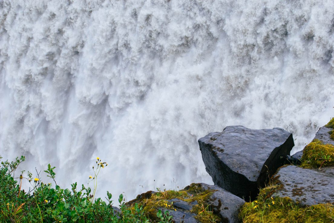 exture of a waterfall