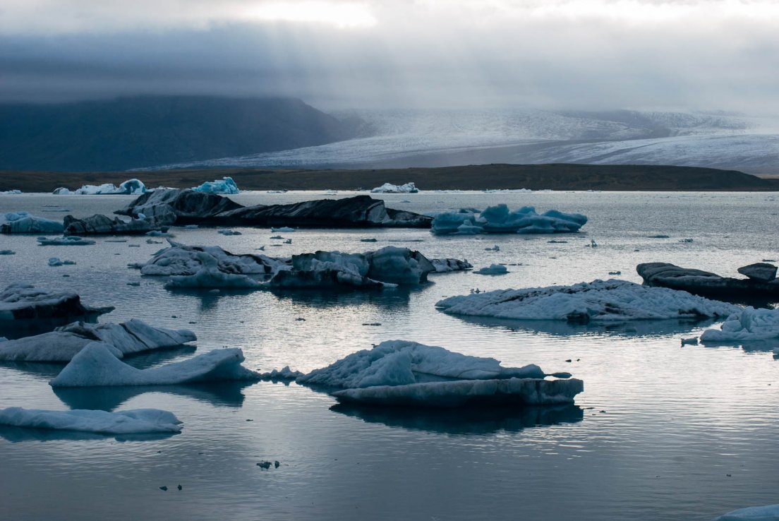 Sunrays upon the icebergs