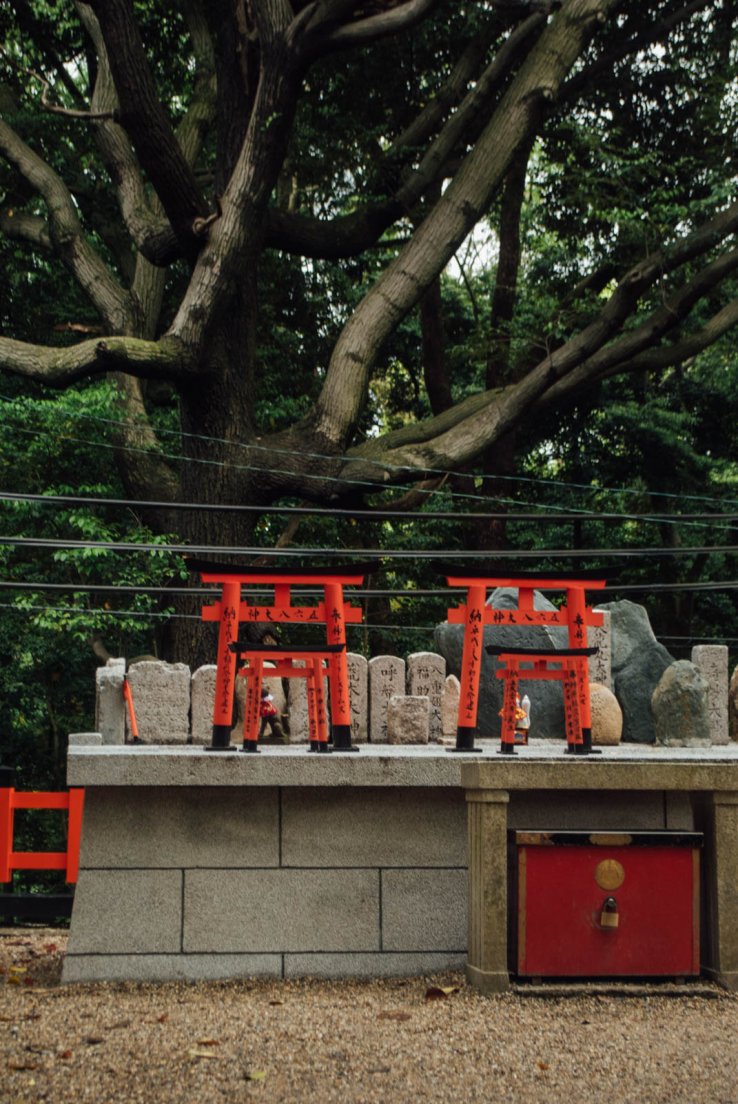Miniature torii, Ascension du Fushimi Inari #007, 11 may 2016 Miniature torii