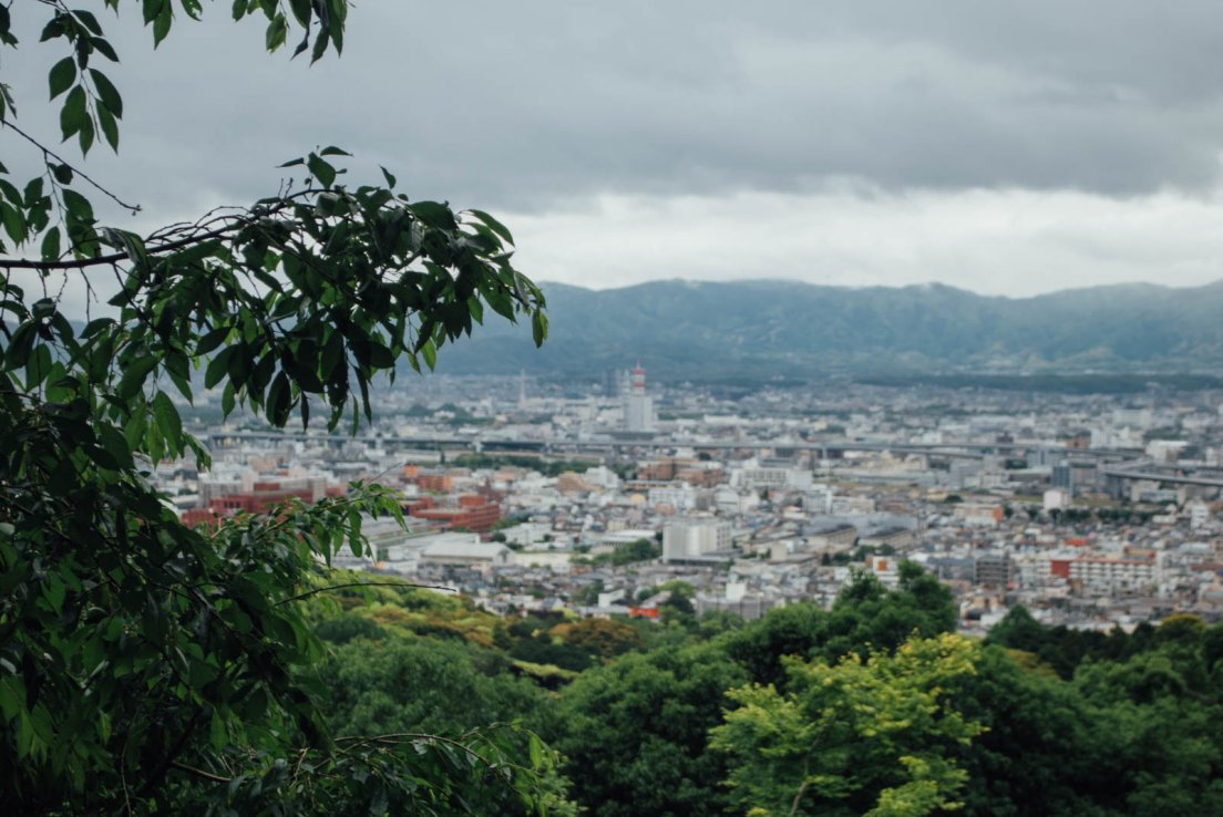 Uphill view on Kyoto, Ascension du Fushimi Inari #016, 11 may 2016 Uphill view on Kyoto
