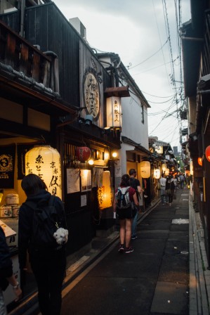 Narrow streets whith lanterns just lit as the evening nears