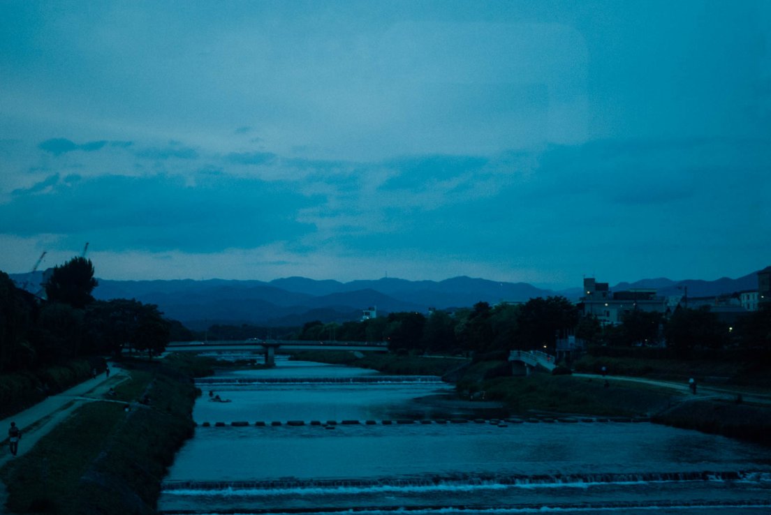 Crossing the Kamogawa around 9pm, Leaving Kyōtō #045, 13 may 2016 Crossing the Kamogawa around 9pm