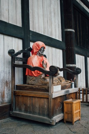An idol with a garment that looks like a rainproof parka, Nara #028, 9 may 2016 An idol with a garment that looks like a rainproof parka