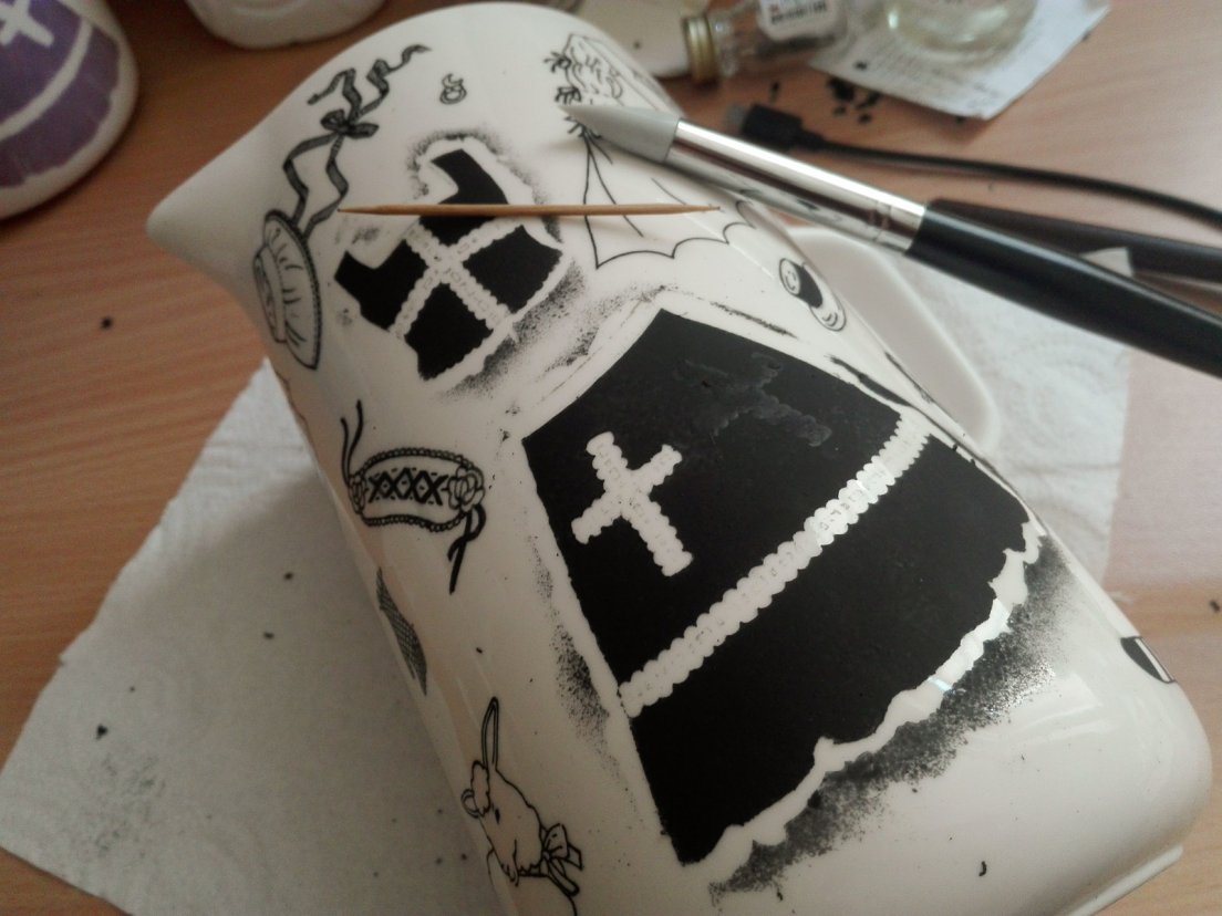 Experimentation on painting a large area with the help of drawing gum on the black oldschool lolita coffee pot