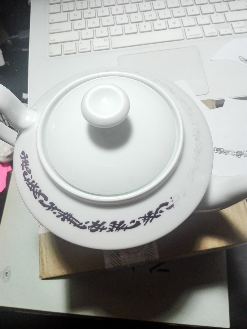 Glyph design by Philippe Pellet on the top of a purple teapot from Enchanteresse, a hand-painted porcelain collection by messalyn, 11 june 2019 Glyph design by Philippe Pellet on the top of a purple teapot from Enchanteresse, a hand-painted porcelain collection by messalyn