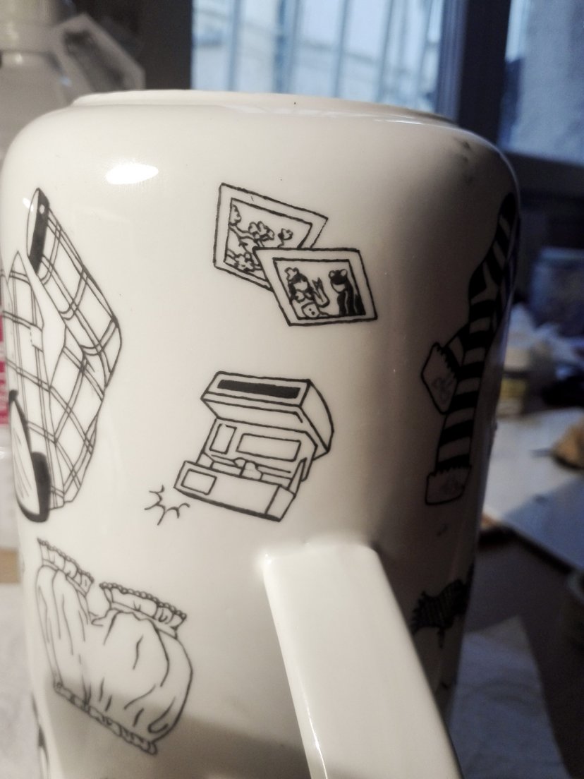 Personalized polaroids on the black “Oldschool Lolita” coffee pot